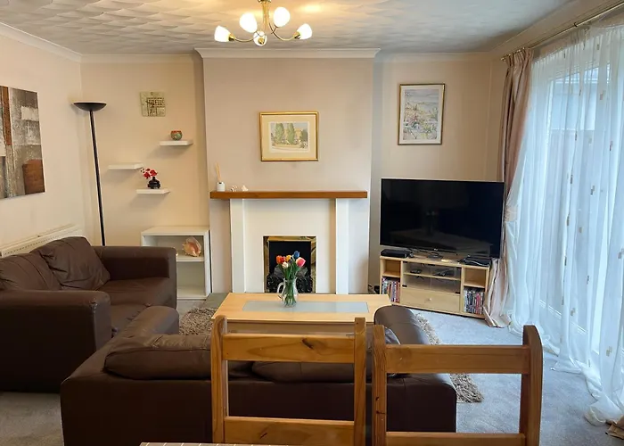 Spacious House Near Cambridge - Free Parking & Garden - Cambridge Homehost