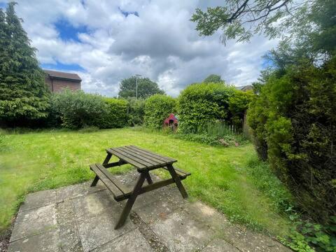 Spacious House Near - Free Parking & Garden - Homehost Сasa de vacaciones
